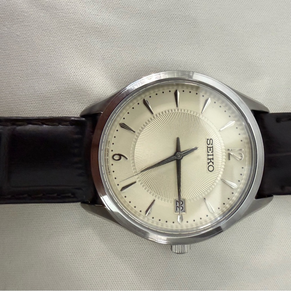 Seiko Noble Quartz Mens Watch.  Antique white dial, dark brown strap. - Picture 4 of 6